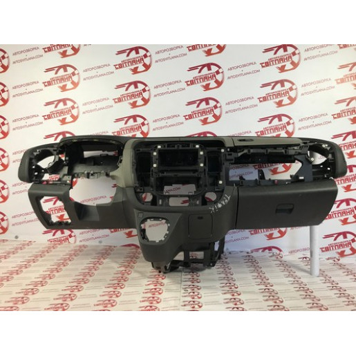 Торпедо Renault Trafic III 2014-2021 681004777R